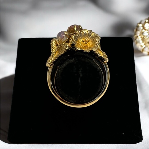 Vintage Avon Gold Tone Created Opals & Floral Ring Sz 5 to 6.5 - Picture 4 of 9
